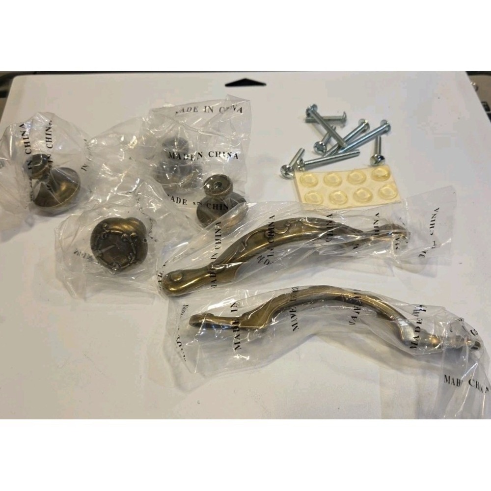Set of 6 Brass Tone drawer pulls and Knobs‎ With Screws